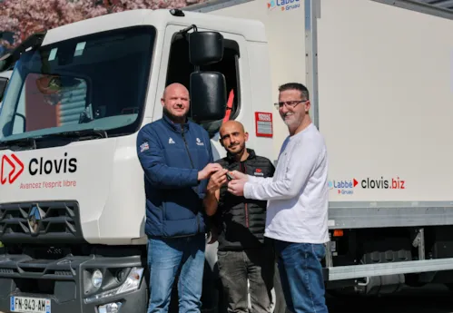 Livraison du premier véhicule rétrofité 100% électrique en France avec Clovis et Renault Trucks